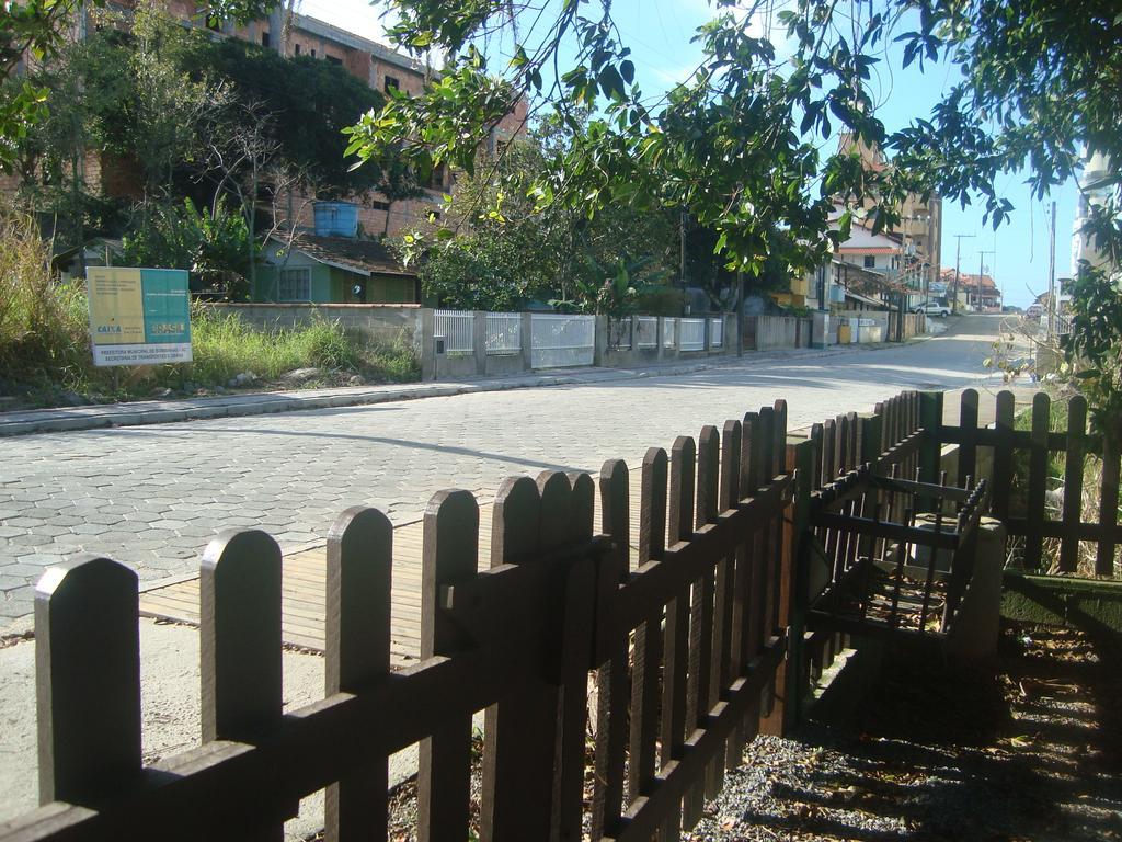 Chales No Centro De Bombinhas Exterior foto